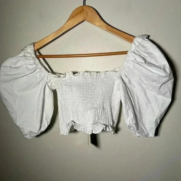 NWT QED LONDON PUFF SLEEVE WHITE CROP TOP S/M - Picture 2 of 6